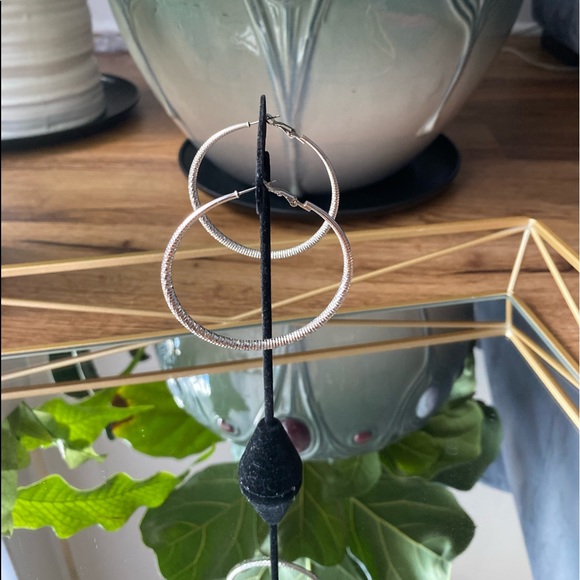 SET OF 2 XL HOPP EARRINGS - Picture 8 of 11